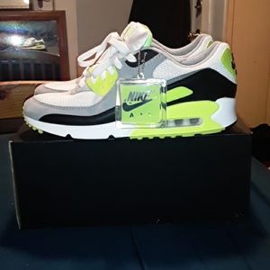 Air Max 90 Volt